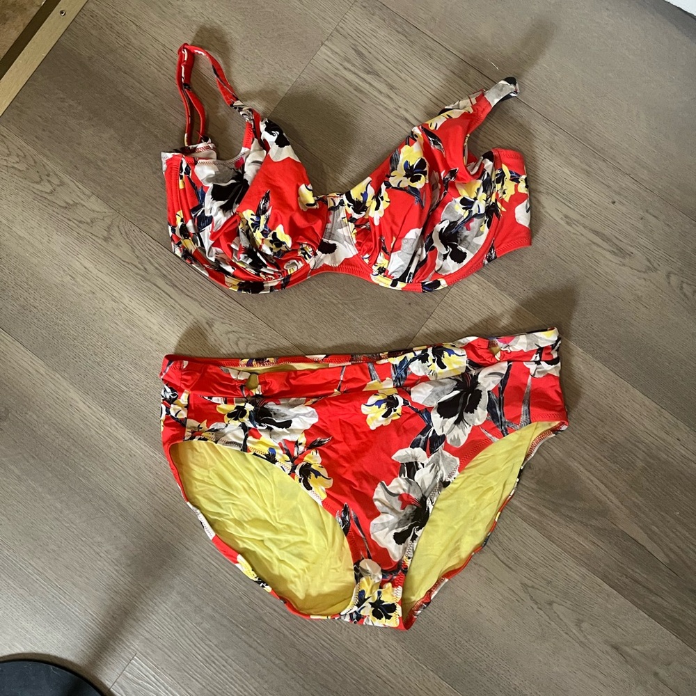Red Floral Two-Piece Bikini Set like new 34H XXL full bottoms